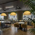 Radisson Collection Hotel, Santa Sofia 5*