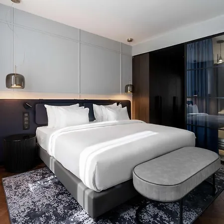 Radisson Collection Hotel, Santa Sofia 5* Mediolan