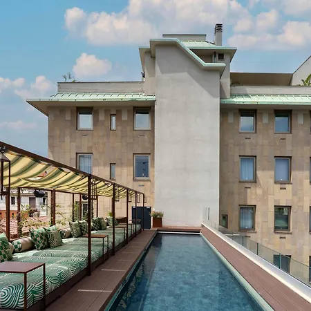 Radisson Collection Hotel, Santa Sofia 5* Mediolan